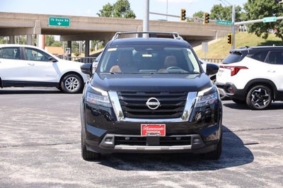 2023 Nissan Pathfinder Platinum
