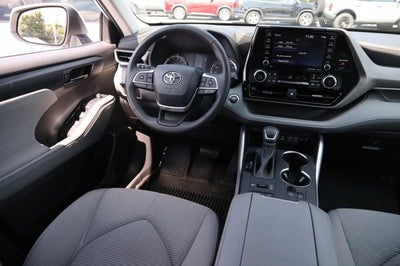 2022 Toyota Highlander LE