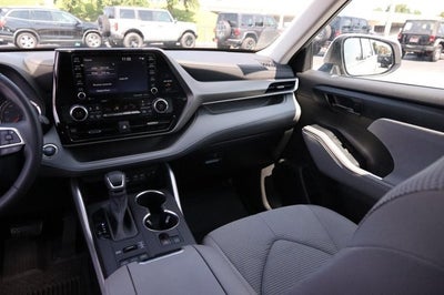 2022 Toyota Highlander LE