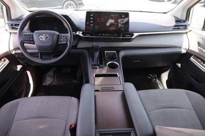 2024 Toyota Sienna LE