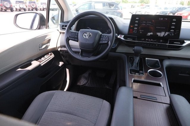 2024 Toyota Sienna LE