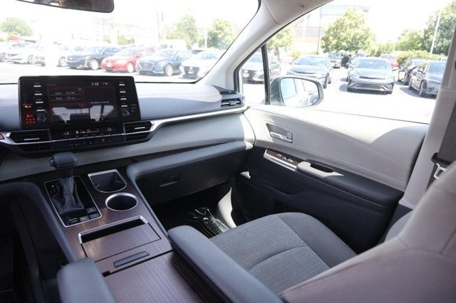 2024 Toyota Sienna LE