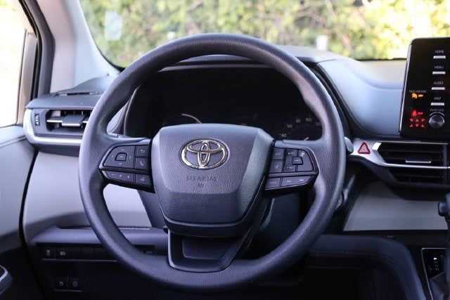 2024 Toyota Sienna LE