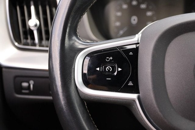2021 Volvo XC60 R-Design